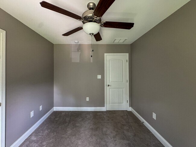Building Photo - Beautiful 4 Bed 2.5 Bath Home in North Fayetteville