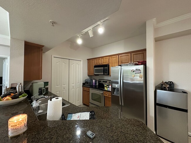 Building Photo - ANNUAL RENTAL - POSITANO PLACE 2 BED / 2 BATH