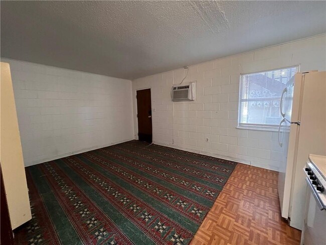 Building Photo - 601 N Bradley St