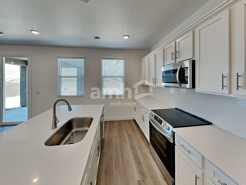 Building Photo - 6485 E Paseo Baranda