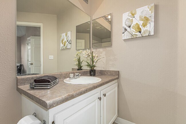 Building Photo - Exquisite 2-bedroom, 2-bathroom condo inParker