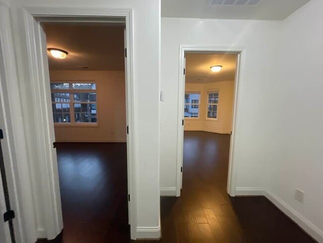 Building Photo - 4020 Lenox Rd