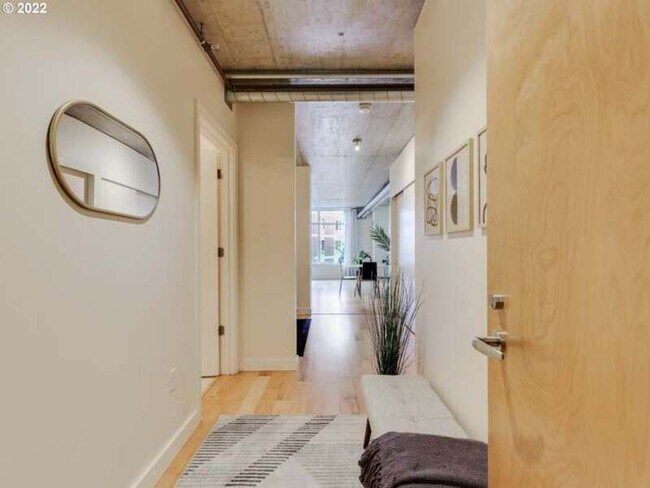 Building Photo - 1926 W Burnside St