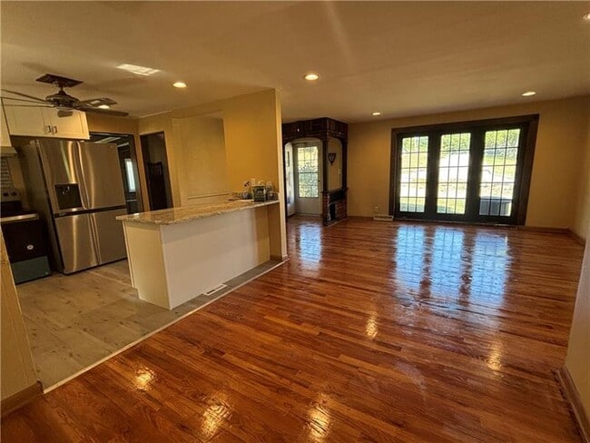 Building Photo - 96 Moger Dr