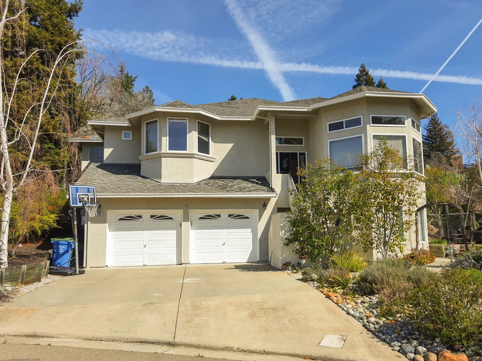 Front - 165 Ramona Rd