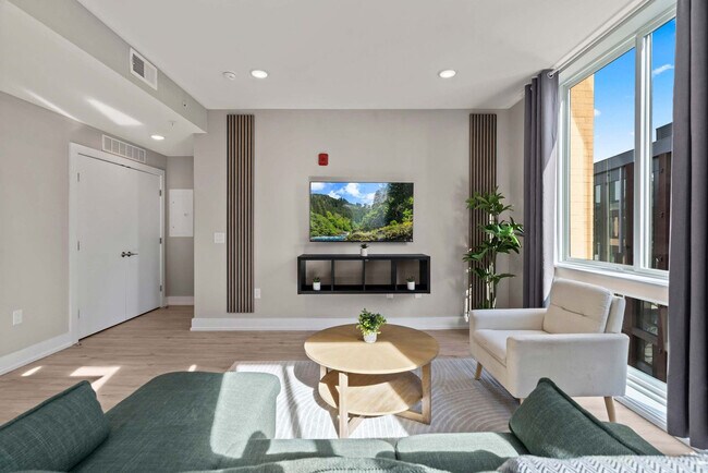 Building Photo - 916 N Delaware Ave