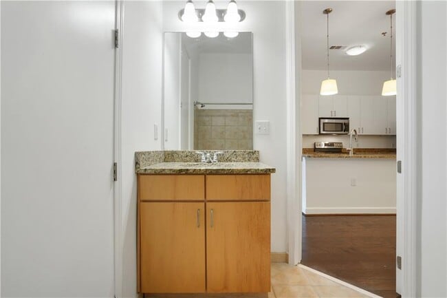 Building Photo - 711 Cosmopolitan Dr NE