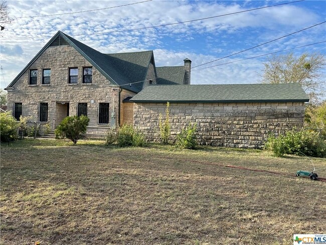 Primary Photo - 111 W Fowler Ave