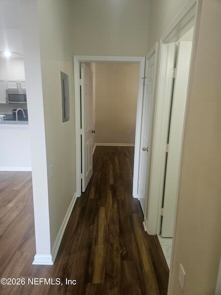 Building Photo - 10550 Baymeadows Rd