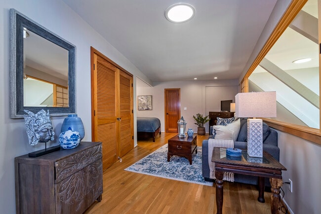 Building Photo - 548 San Ysidro Rd