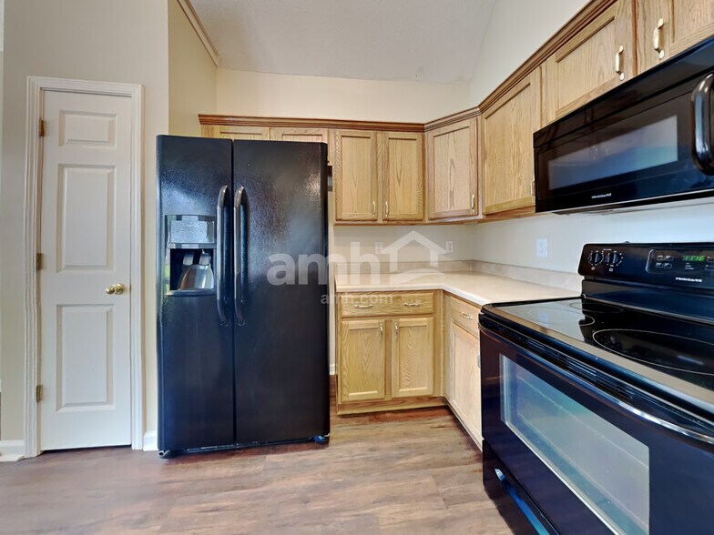 Building Photo - 1616 Sawmill Creek Ln