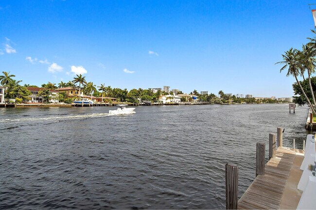 Building Photo - 3100 NE 49th St