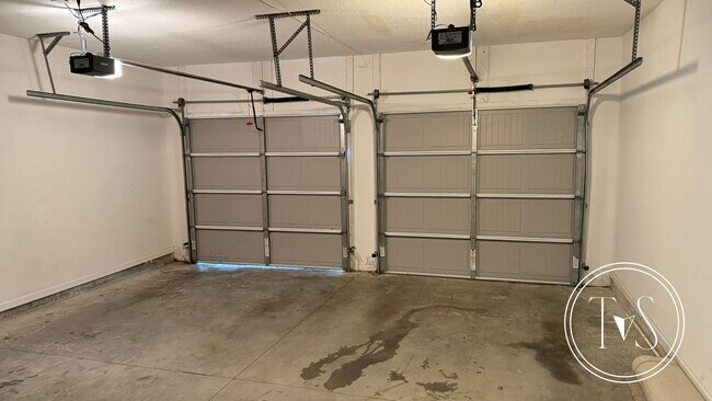 Building Photo - SUMMER MOVE-IN SPECIAL: $300 OFF 1ST MONTH...