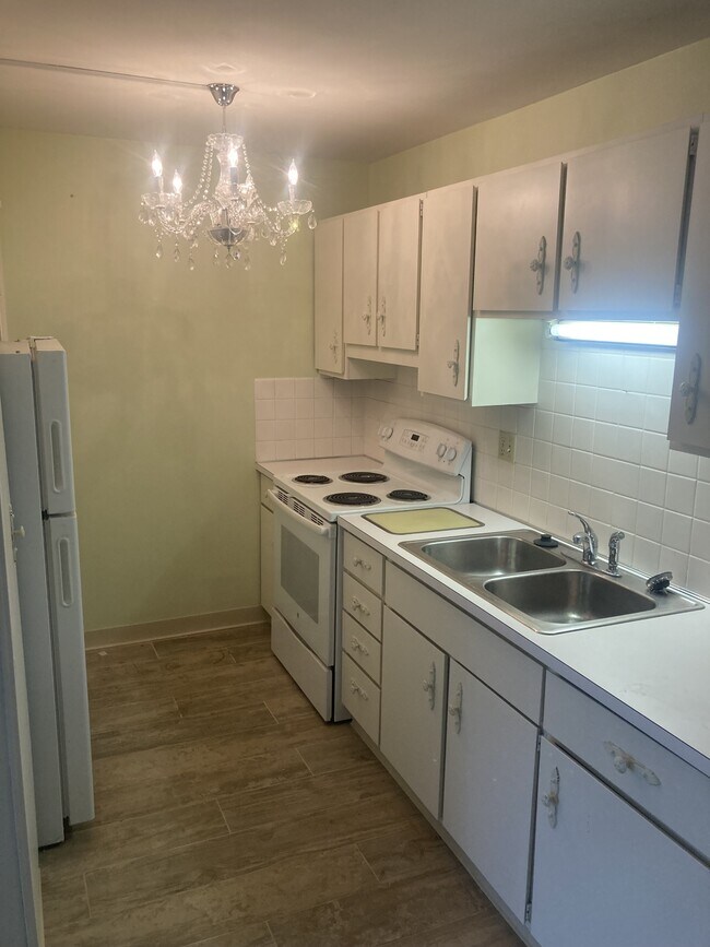 Building Photo - 2331 E Market St