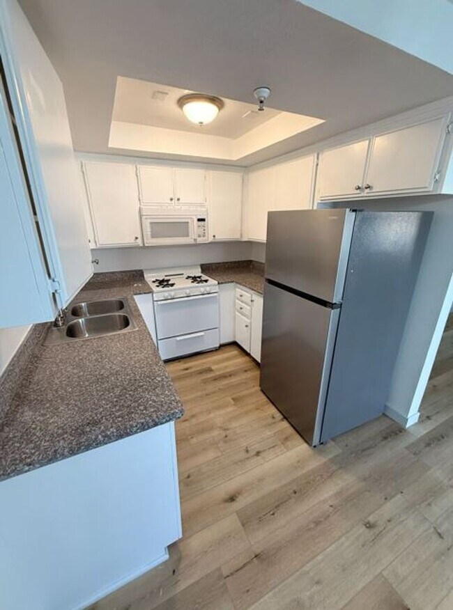 Interior Photo - 14428 Cerise Avenue