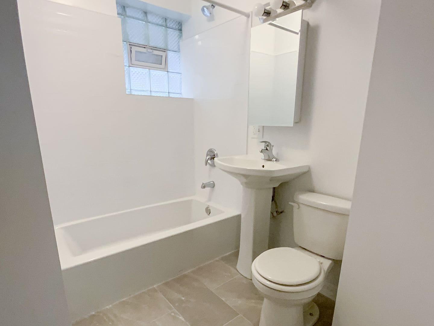 Building Photo - 2903 N Clark St