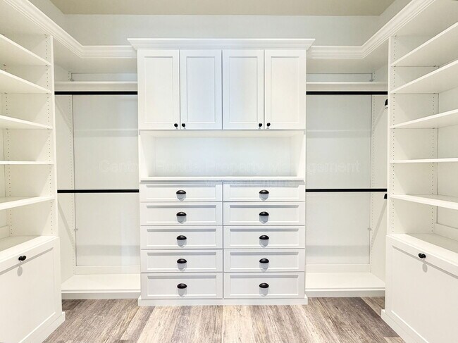 Building Photo - 5243 W Lake Butler Rd