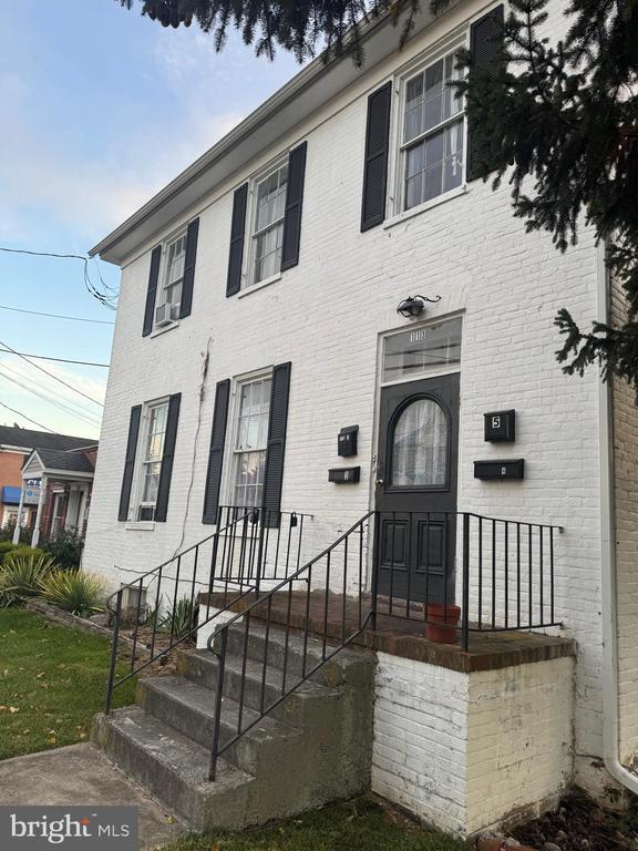 Building Photo - 113 E Main St