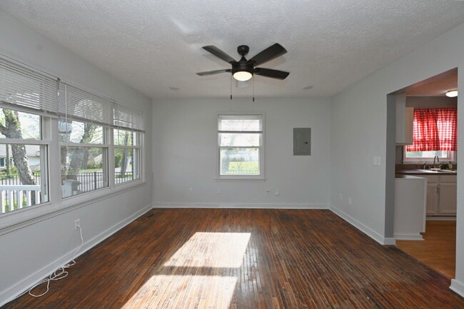 Building Photo - Updated 2BR/2BA Home | Rare Second Bath, Efficient Layout