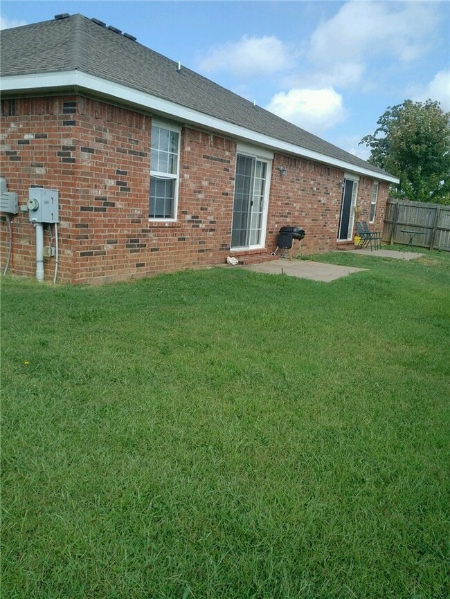 Building Photo - 334 Graystone Cir