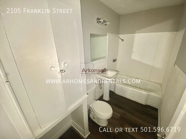 Building Photo - 2105 Franklin St