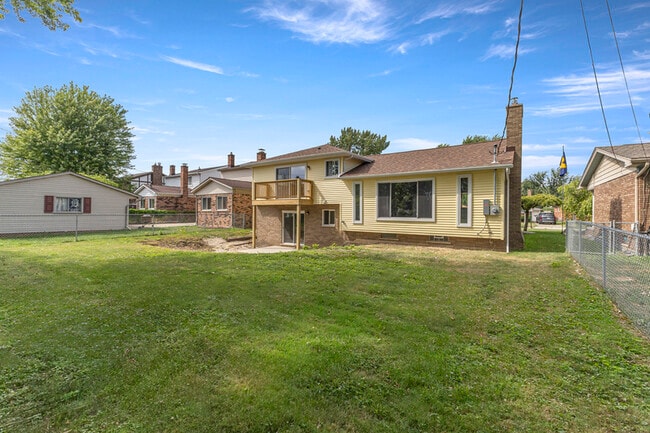 Building Photo - 367 Shore Dr