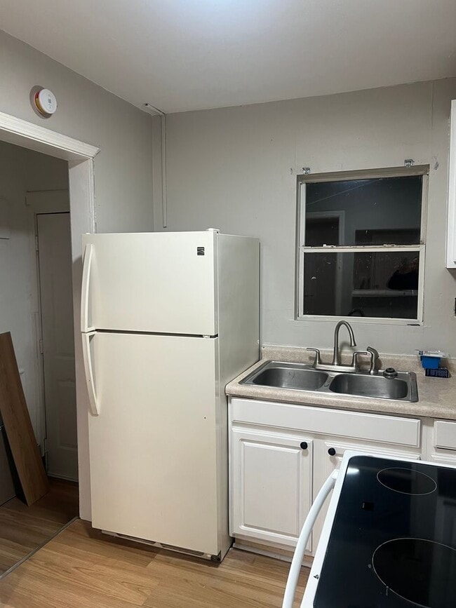 Building Photo - 1468 W 32nd St