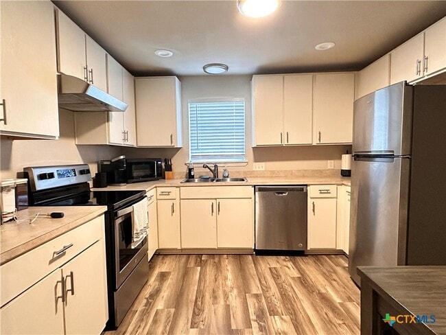 Building Photo - 511 McKie St