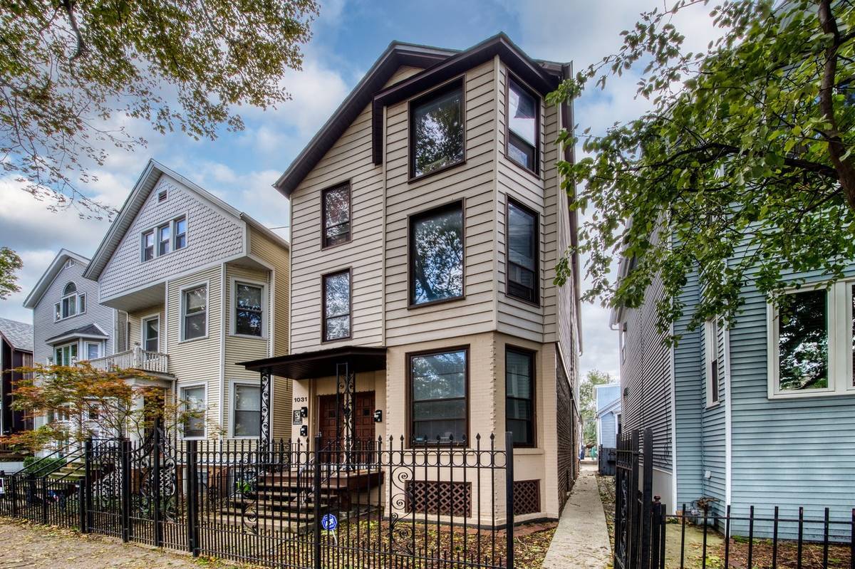 private front door for unit 1 - 1031 W Wolfram St