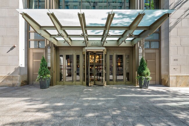 Building Photo - 400 Stuart St