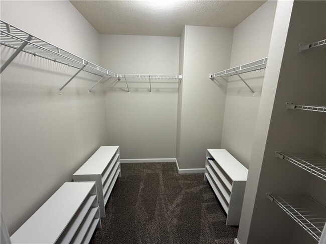 Building Photo - 202 Pointe View Dr