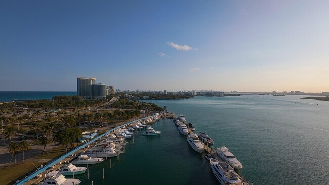 Building Photo - 18021 Biscayne Blvd