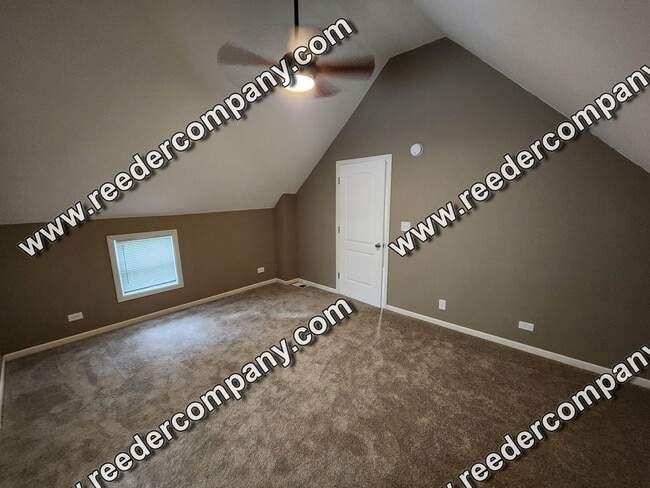 Building Photo - Spacious 2 bedroom 1 bath house near train station for easy commute.