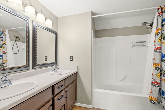 Building Photo - Stunning Kamiah House with Breathtaking Views