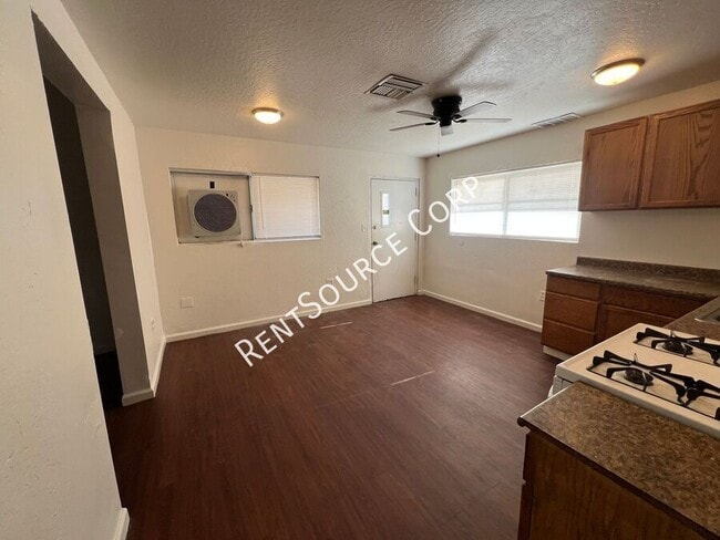 Building Photo - 1411 Nancy St