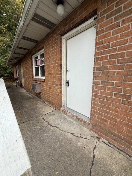 Building Photo - 2105 Florence Ave