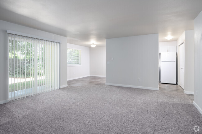 2BD, 2BA - 1,100-1,160SF - Regency Apartments