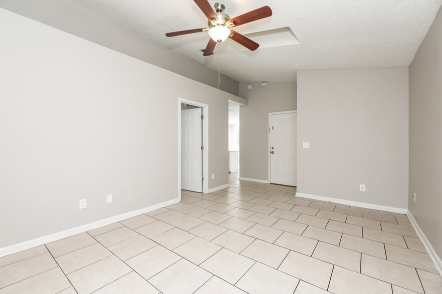 Building Photo - 9956 Somerset Grove Ln