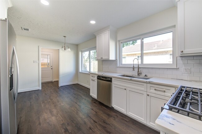 Building Photo - 11511 Brook Meadows Ln
