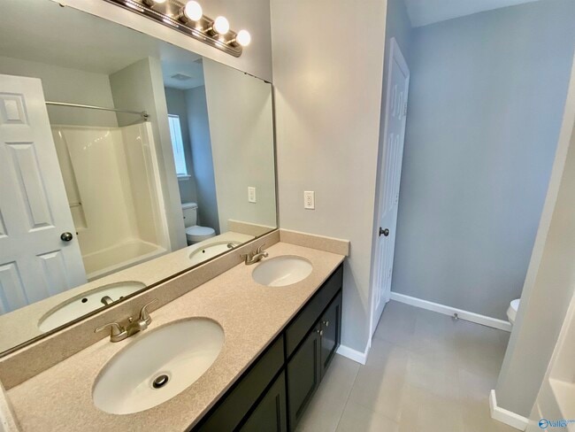 Building Photo - 304 Harvestwood Ct