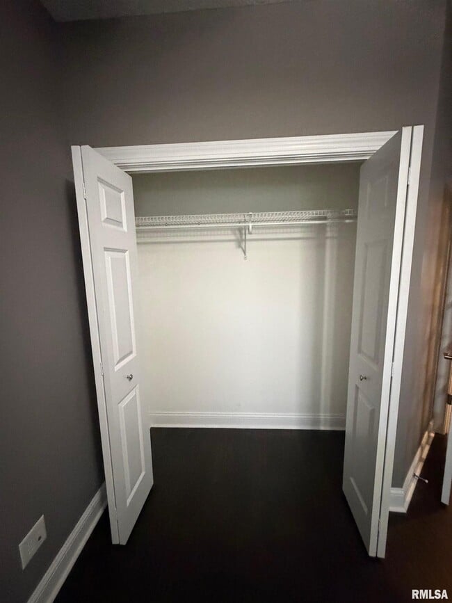 Building Photo - 2625 E 56th Ct