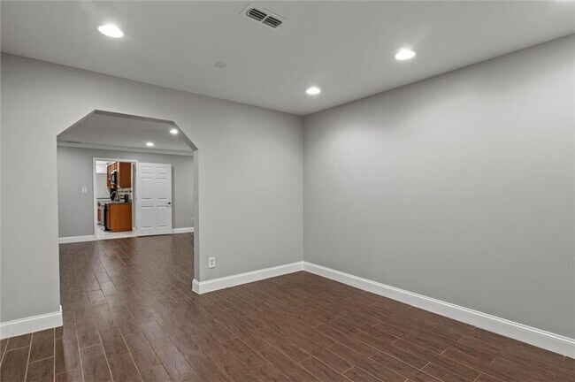 Building Photo - 2115 Julien Overlook