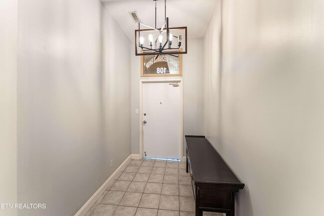 Building Photo - 523 N Bertrand St