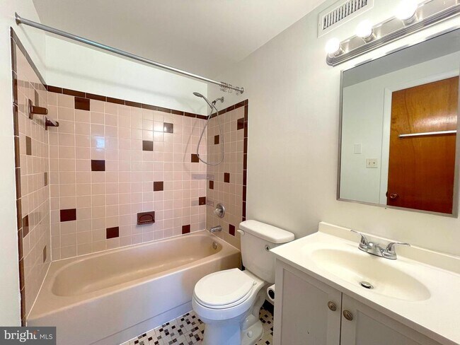 Building Photo - 44970 Serenity Farm Ln
