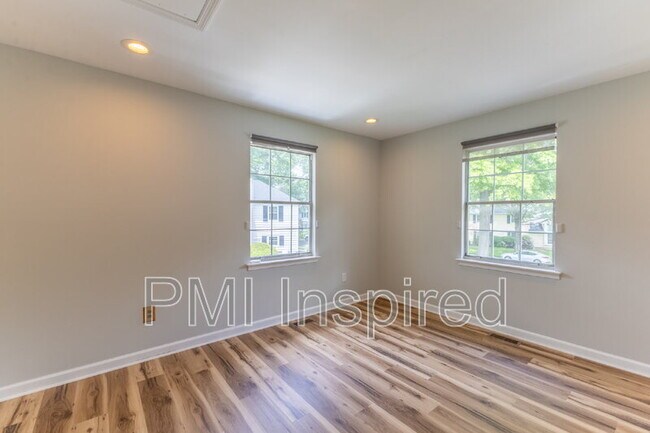 Building Photo - 2404 Buckingham Cir