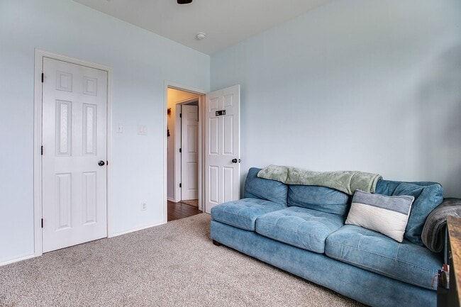 Building Photo - 5022 Red Oak Ln