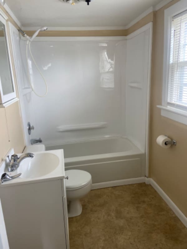 Building Photo - 408 W Yates Ave