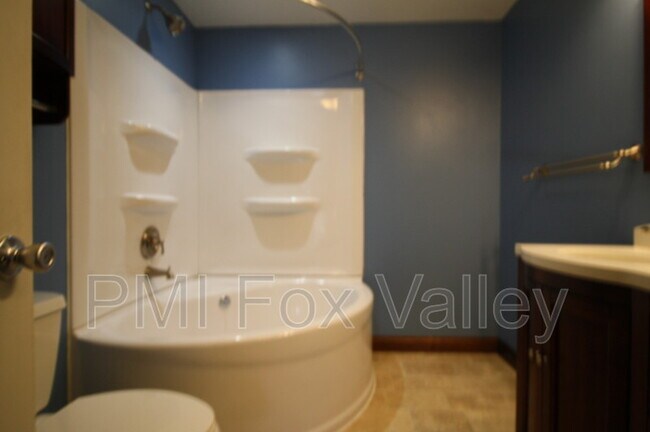 Building Photo - 826 Tayco St