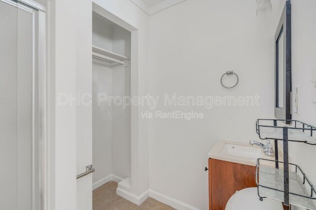 Building Photo - 1225 Euclid Ave NE