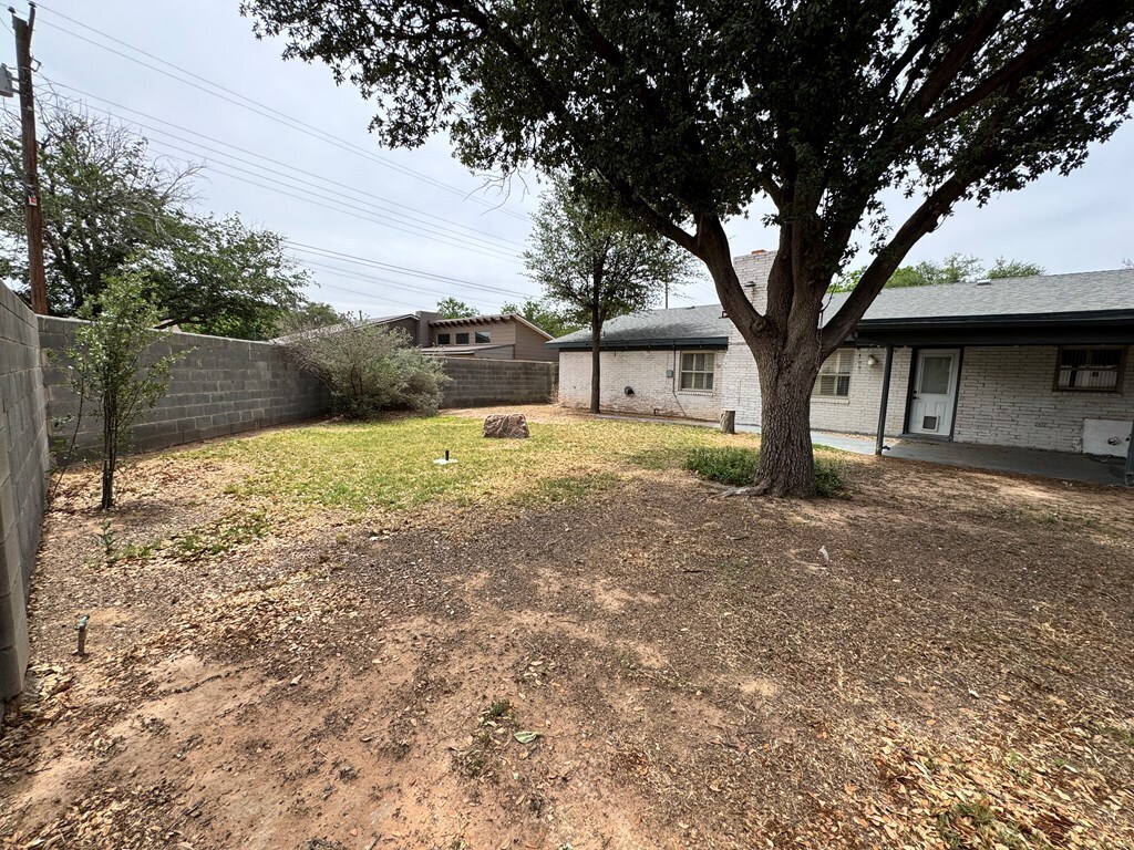 Building Photo - 2110 Westbrook Ave